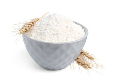 Kasede buğday unu ve beyaz arka planda çiviler.