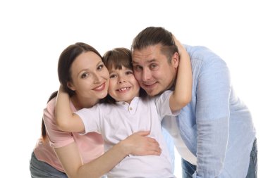 Beyaz arka planda sevimli aile portresi