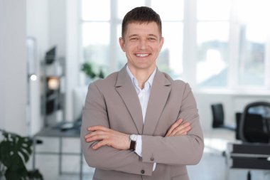 Yakışıklı orta yaşlı bir adamın portresi.