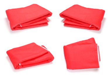 Beyaz arka planda kırmızı plaj havlusu, kolaj