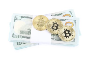 Kripto para birimi. Bitcoins ve dolar banknotları beyaz, üst görünüm izole