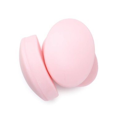 Üç sabun kalıbı beyaza izole edilmiş, üst manzara. Kişisel temizlik.