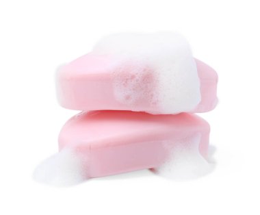 Köpüklü sabun çubukları beyaza izole edilmiş