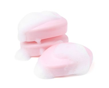 Köpüklü sabun çubukları beyaza izole edilmiş