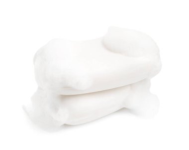 Köpüklü sabun çubukları beyaza izole edilmiş