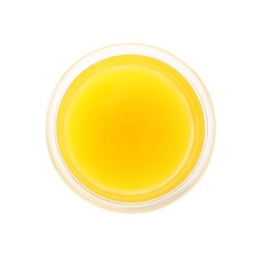 Bardaktaki lezzetli mango suyu beyaza izole edilmiş, üst manzara.