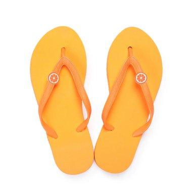 Süslü turuncu parmak arası terlikler, beyaz, üst manzara. Plaj aksesuarı