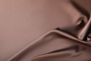 Arkaplan olarak buruşuk açık kahverengi ipek kumaş, üst görünüm