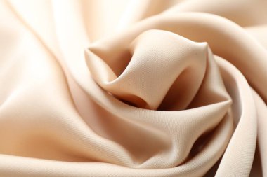 Arkaplan olarak buruşuk bej ipek kumaş, üst görünüm