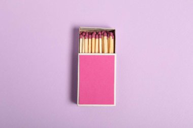 Üst görünümde, menekşe arkaplanındaki kutuda eşleşir. Tasarım için model