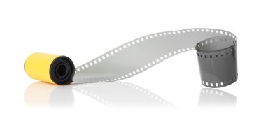 Beyaz üzerine izole edilmiş fotoğraf filmi rulosu