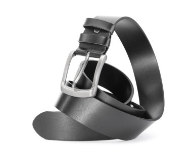 beyaz izole bir siyah deri kayışı