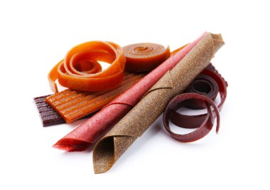 Beyaz arka planda farklı lezzetli meyve derisi