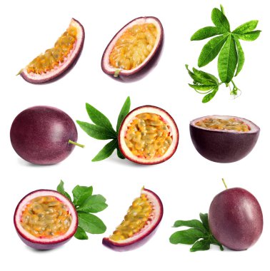 Tutku meyveleri ve yeşil yapraklar beyazlar üzerinde izole edilmiş.