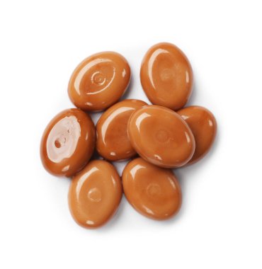 Beyaz manzaralı, tatlı karamel şekerler.