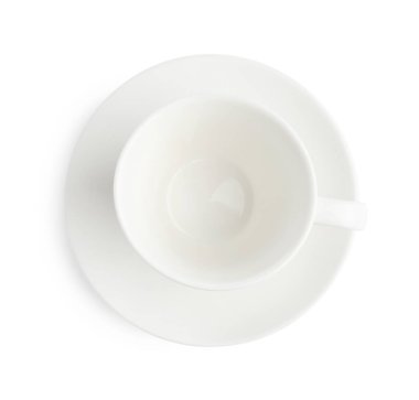 Boş kahve fincanı, beyaz üzerine izole edilmiş çay tabağı, üst manzara.