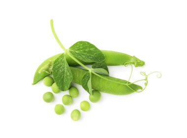 Kabuklu taze bezelyeler ve filizler beyaza izole edilmiş, üst manzara