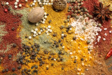 Arka plan, üstten görünüm olarak farklı Aromatik baharatlar