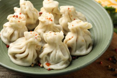 Baharatlı lezzetli khinkali, yakın plan.