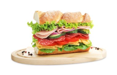 Jambonlu ve sebzeli baget sandviç.