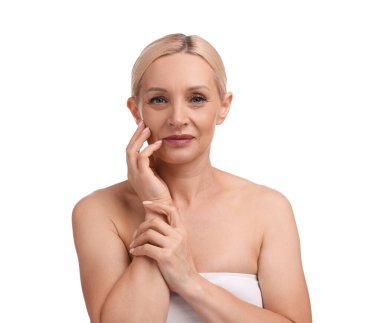 Beyaz arka planda güzel bir kadının portresi