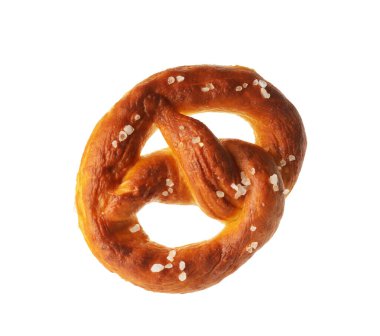 Lezzetli kraker, beyaz üzerine tuz dökülmüş.