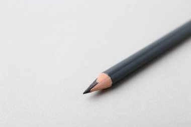 Arka planda beyaz kaş kalemi, yakın plan. Metin için boşluk