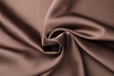 Arkaplan olarak buruşuk açık kahverengi ipek kumaş, üst görünüm