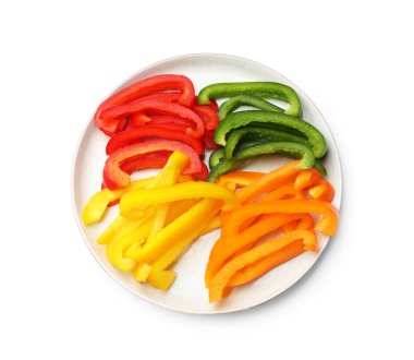 Beyaz, üst görünümde izole edilmiş renkli dolmalık biberler.