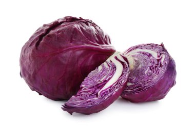 Taze kırmızı lahanaların tamamı beyaza izole edilmiş.