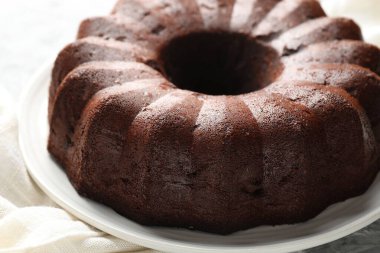 Lezzetli çikolatalı kek masada, yakın plan.