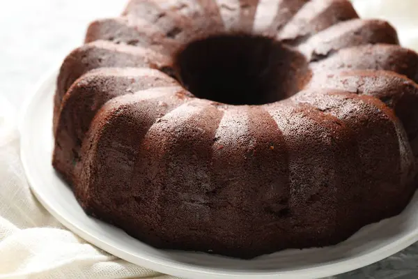 Lezzetli çikolatalı kek masada, yakın plan.