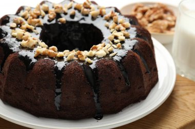 Fındıklı çikolatalı kek, yakın plan.