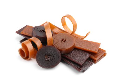 Beyaz arka planda farklı lezzetli meyve derisi