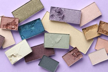 Leylak arka planda güzel göz falı doldur, düz uzan