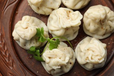 Kişniş soslu nefis khinkali, üst manzara.