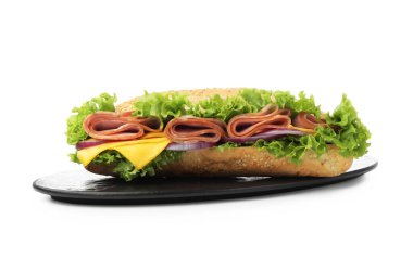 Jambonlu, peynirli ve sebzeli baget sandviç.