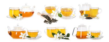 Beyaz arka planda taze mayalanmış yasemin çayı ve çiçekler, kolaj.