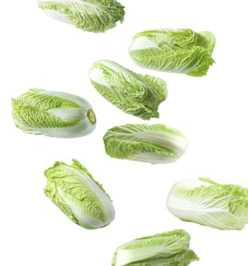 Beyaz arka plana düşen taze Çin lahanaları