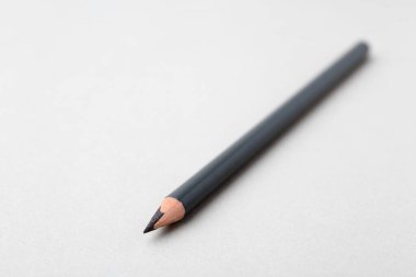 Arka planda beyaz kaş kalemi, yakın plan. Metin için boşluk