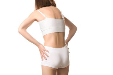 Beyaz arka planda iştahsızlıktan muzdarip bir kadın, yakın plan.