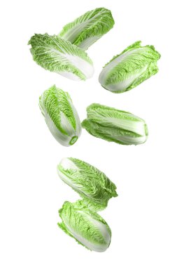 Beyaz arka plana düşen taze Çin lahanaları