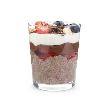 Chia tohumlu, fındıklı ve böğürtlenli leziz çikolatalı puding.