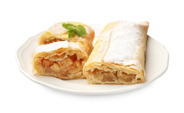 Pudra şekeri ve nane şekerli lezzetli elmalı çörekler beyaz üzerine izole edilmiş.