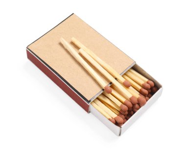 Beyazda izole edilmiş kahverengi başlı ve kutulu kibritler