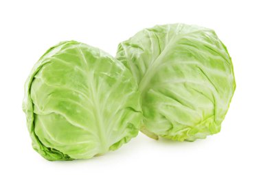 İki taze lahana beyazın üzerinde izole edilmiş.