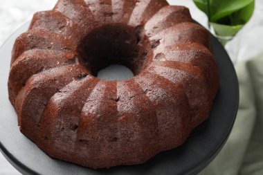 Lezzetli çikolatalı kek masada, yakın plan.