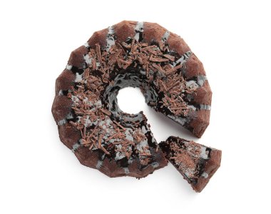 Lezzetli çikolatalı kek, beyaza izole edilmiş, üst manzara