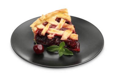 Bir parça lezzetli vişneli turta beyaza izole edilmiş.