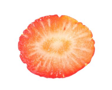 Bir parça taze çilek beyaza izole edilmiş.